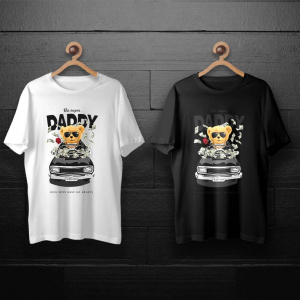 طرح لایه باز خرس تدی با ماشین سیاه و گل رز قرمز برای چاپ روی انواع تیشرت